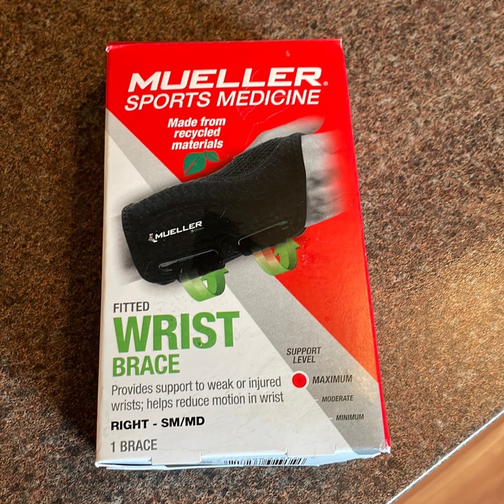Fitted wrist brace